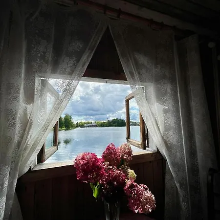 Laivu Maja Uz Aluksnes Ezera/ Boat House On A Holiday home *